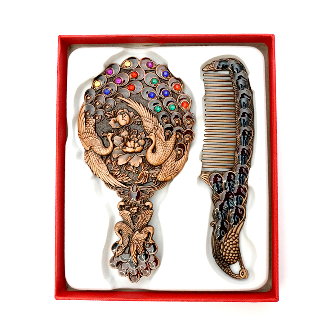 Antique mirror and comb set in golden color