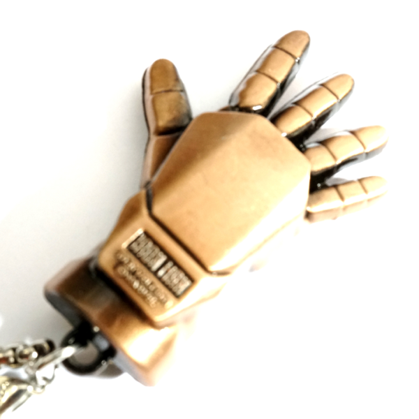 hand style locket for boys in golden color - Image 2